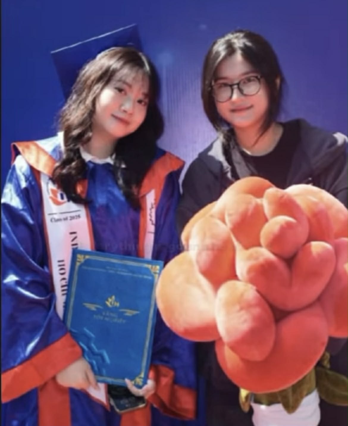 Khoảnh khắc tốt nghiệp