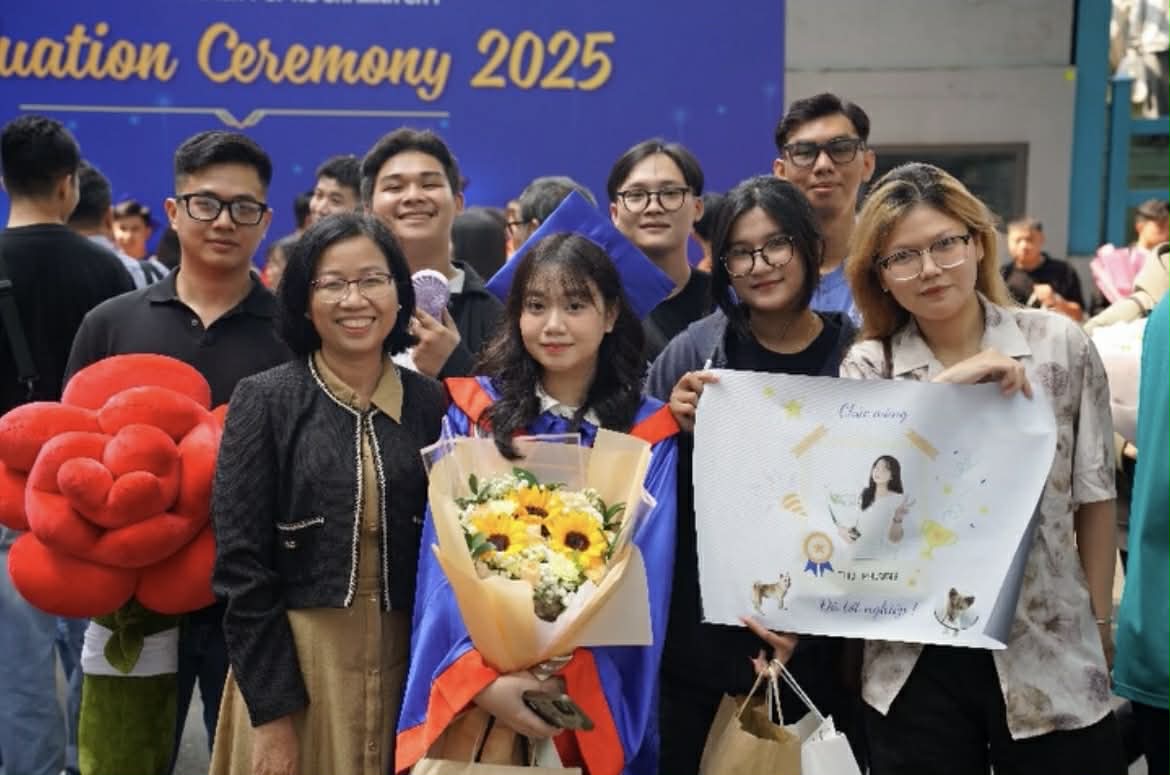 Khoảnh khắc tốt nghiệp