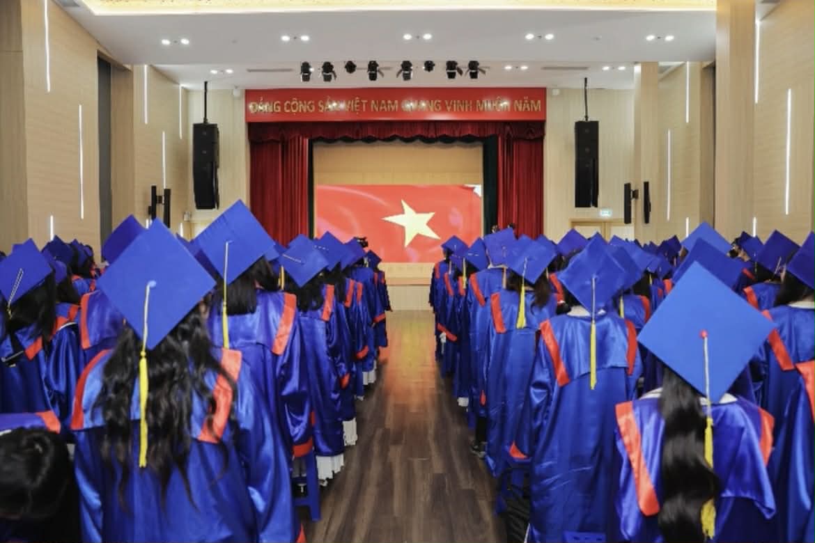 Khoảnh khắc tốt nghiệp